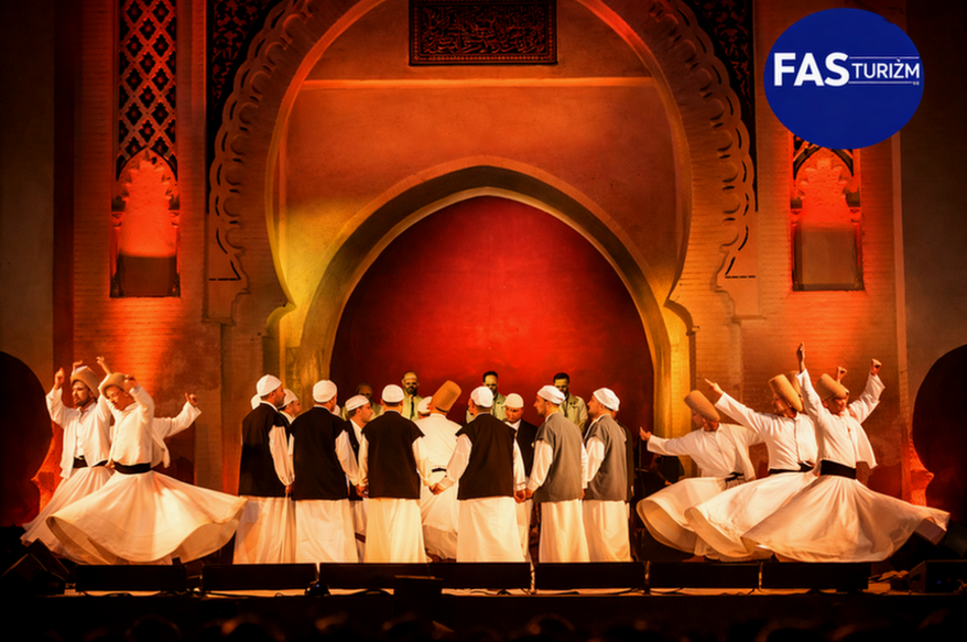 Fas turu sırasında Fes Kutsal Müzikler Festivali’nde semazen gösterisi